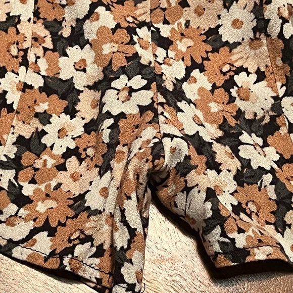 URBAN Romantics Skater Mini Skort in Ditsy Floral Print | Medium - Picture 5 of 7